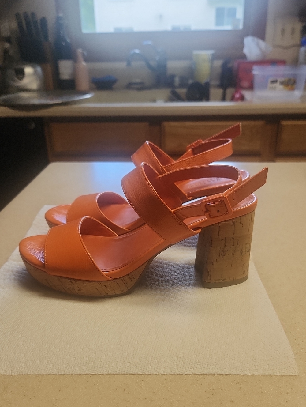 Kenneth Cole Reaction Orange Patent Block Heel Sandals, Women's Size 7.5, GUC - Picture 6 of 9